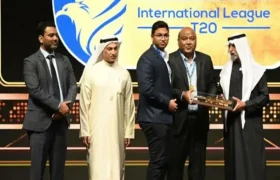 Golden bat gifted to ILT20 teams owners 2023